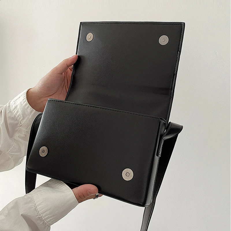 Retro Man Flip Crossbody Bag Fashion Small Square Bag Pu Leather Wide Strap Shoulder Messenger Bag Casual Handbag 240820