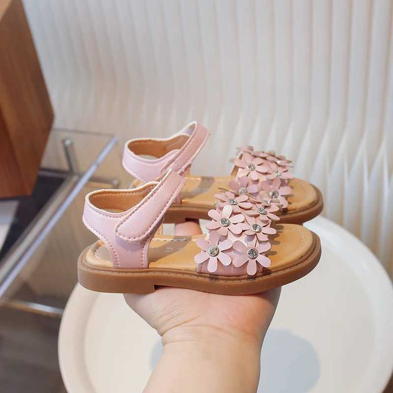 Childrens shoes girls soft soled casual shoes fashionable princess shoes new water diamond beach shoes bow shaped sandals for girls W240821