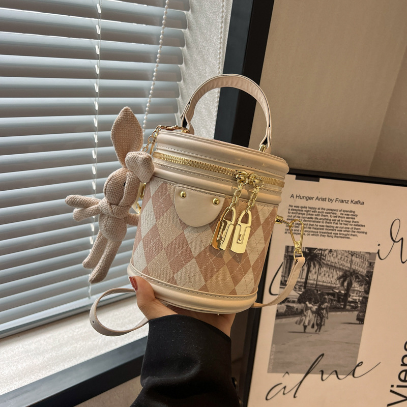 High Quality Fashion Crossbody Handbag Luxury Designer PU Bucket Shoulder Bags Zipper Closure Crossbody Ladies Diamond Grid Purse Saddle Bags
