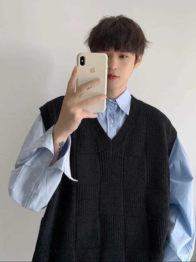 Sleeveless Knitted Sweaters for Men Black V Neck Waistcoat Man Clothes Vest 100 Pure Cashmere X S Wool Japanese Harajuku FashionXJ250904
