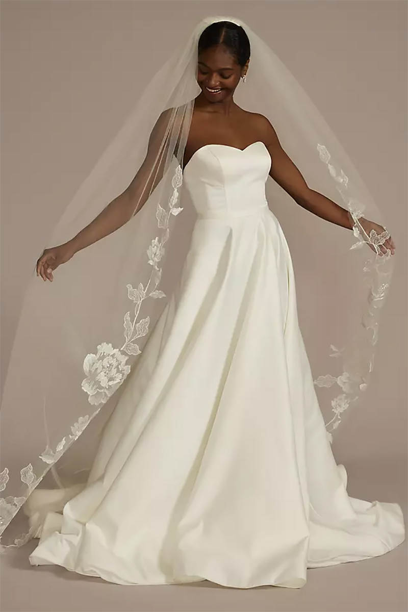 Vintage Wedding Veil Appliques One Layer Long Chapel Length Veils Applique Edge With Comb Custom Made Bridal Accessories