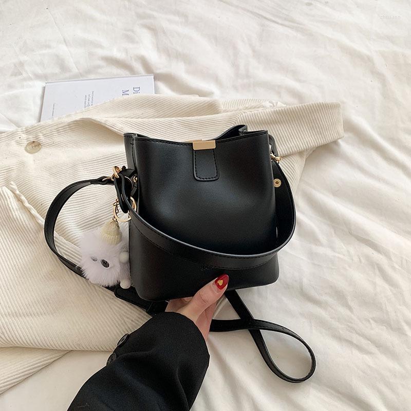 Free Shipping Bag Spring And Summer 2024 Vintage Commuter Bucket Niche Casual Crossbody Shoulder Fashionable Small For Women Designer Bag Luxury Bag T