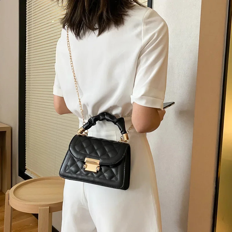 Instagram Womens Bag Classic Korean Fashion Internet Celebrity Handbag Small Square Chain Rod Transverse 240820