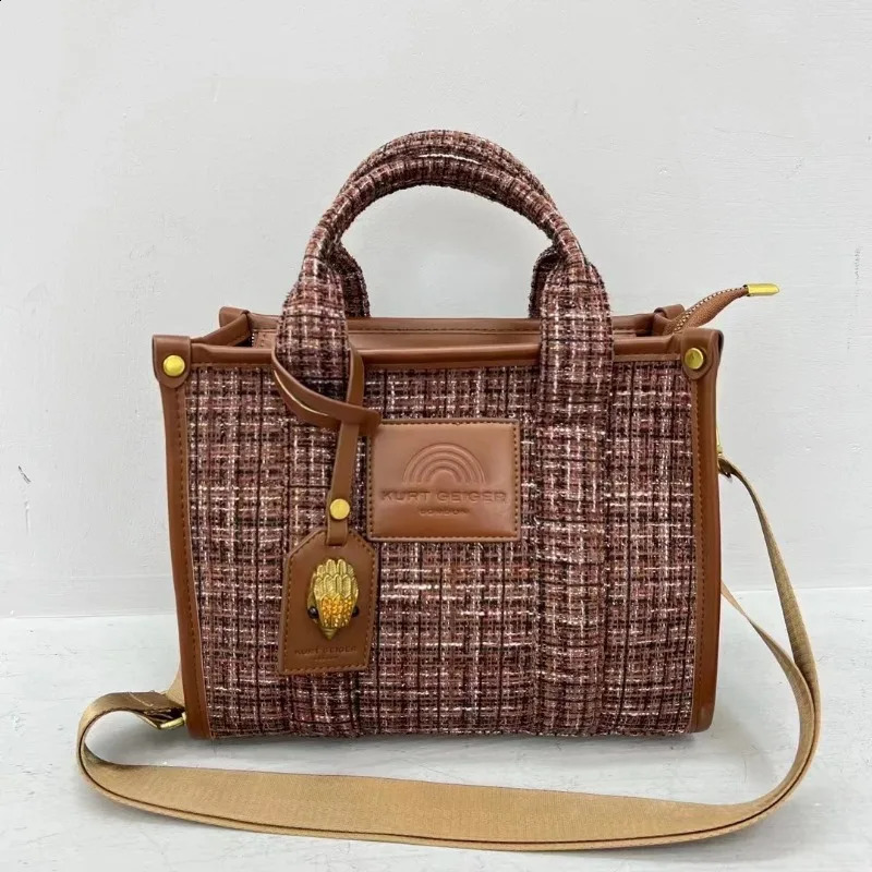 y ner Womens Handbag Large Capacity Fashion Trend Shoulder Bag Wool Fabric Beach 240820