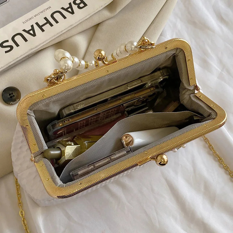 Women White Shoulder Bags Gold Silver Crossbody Bags Pearl Evening Clutch Chain Shell Clip Party Handbags 240821