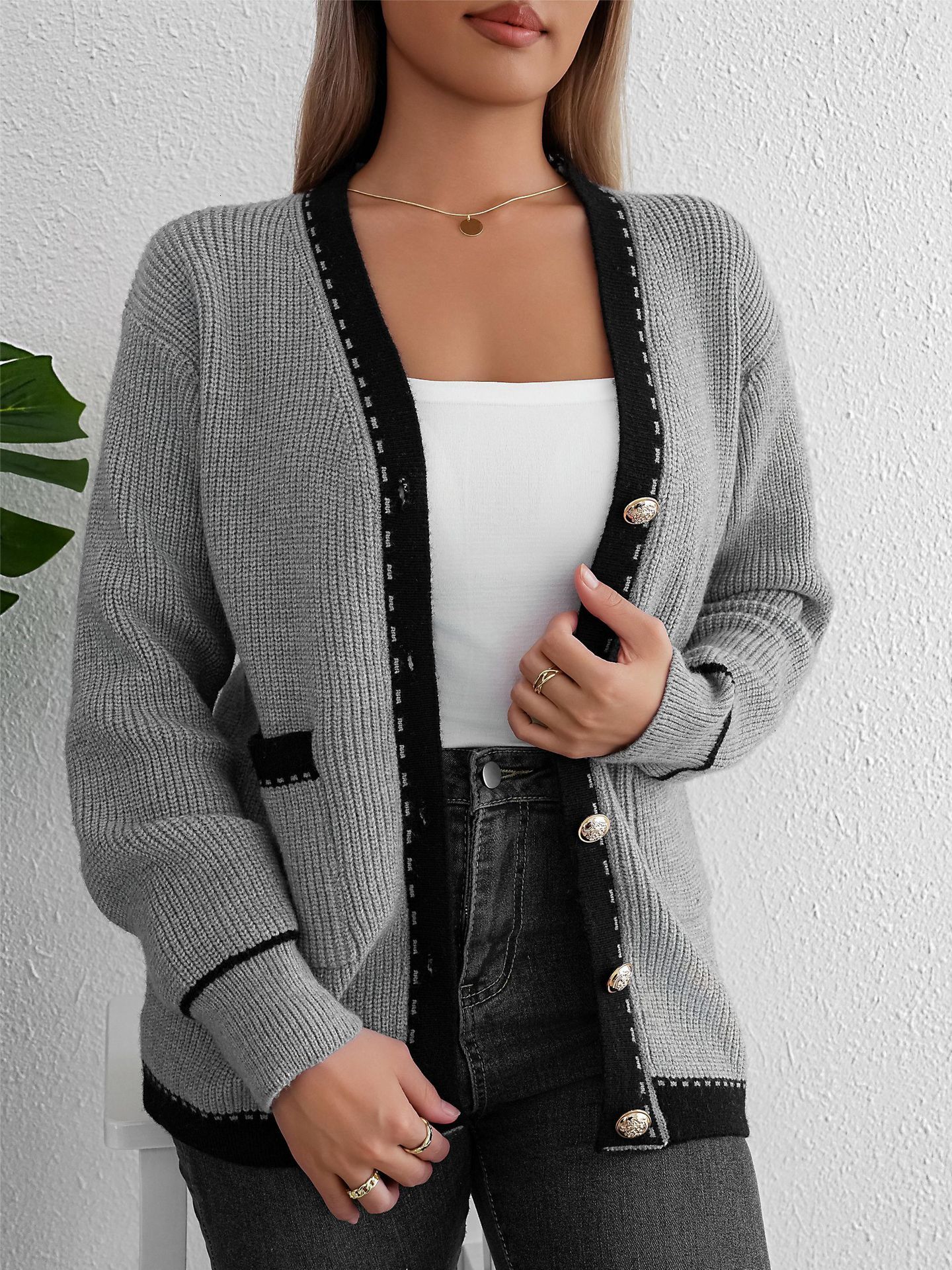 Knitted sweater women's 2024 autumn and winter new product lazy style fashionable casual knitted long sleeved cardigan jacket