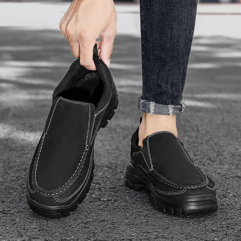 Outdoor mens sports shoes handmade leather casual shoes mens skate boots breathable lightweight flat shoes selling platform 240821