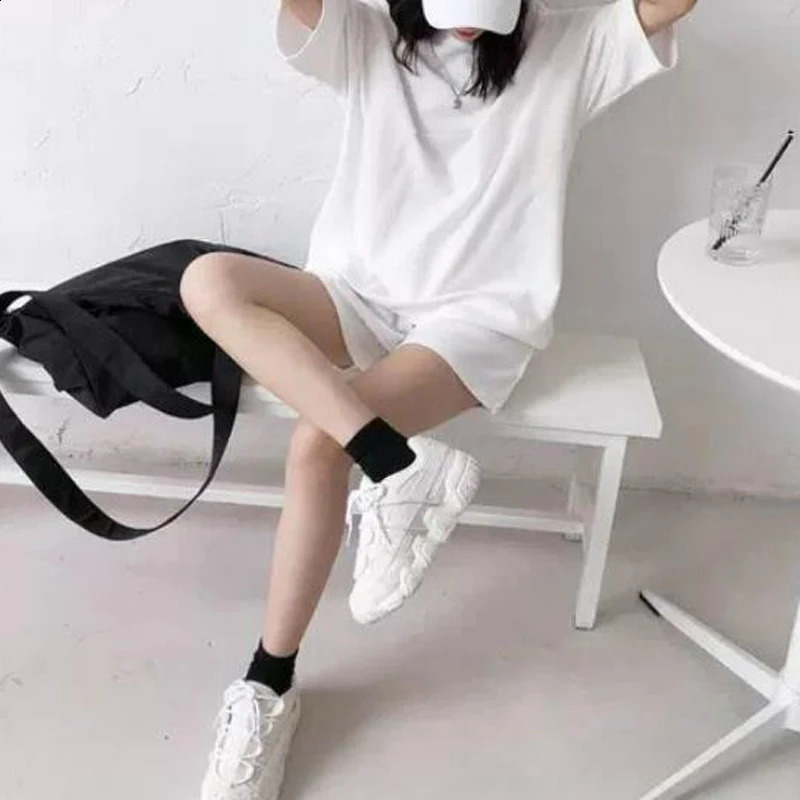 Womens twopiece set summer trend simple casual street wear short sleeved Tshirt womens solid loose pocket beach shorts 240821