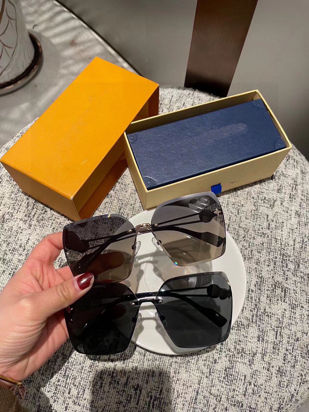 New Fashion Designer Sunglasses Classic Glasses Goggles Outdoor Beach Sunglasses Men and Women 2Colors 6120