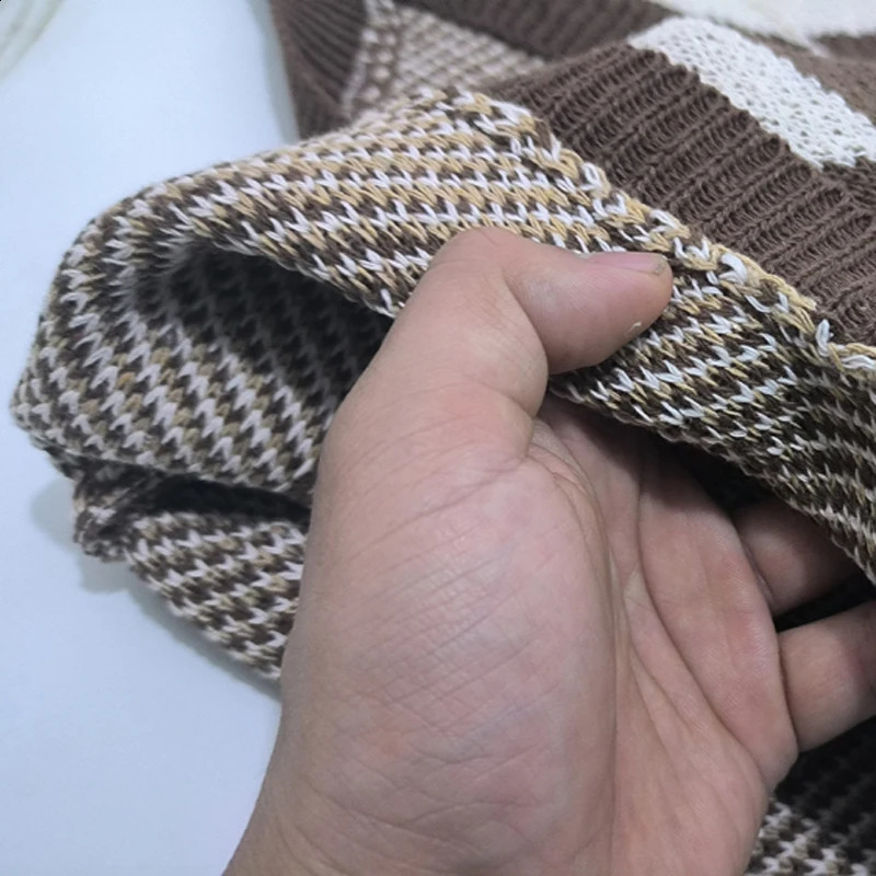 Retro Argyle Plaid Pattern Knitwear V Neck Women Knitted Waistcoat Sleeveless Sweater Vest For Men Purple Green Brown Grey 240820