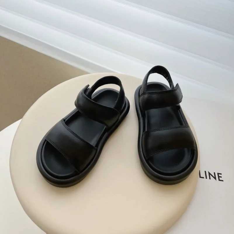 2024 Childrens Summer Sandals Boys and Girls Fashion Solid Color Hooked Sandals Baby Soft Breathable Shoes Childrens Summer Beach Sandals W240821