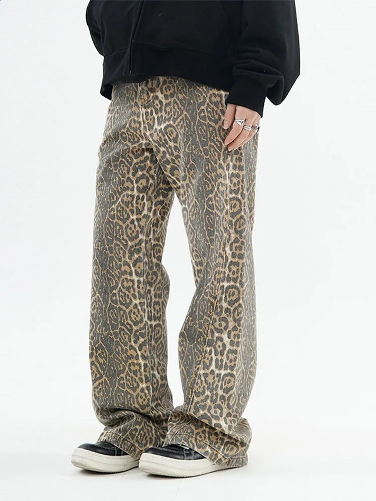Trendy Leopard Print Wide Leg Jeans For Male Casual High Waist Button Straight Trousres Autumn Street Mens Pants Shorts 240821