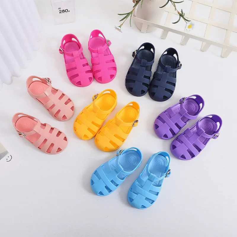 Girls sandals fashionable breathable anti slip childrens shoes toe caps walking shoes 2023 summer childrens sandals beach shoes W240821