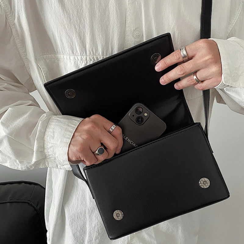 Retro Man Flip Crossbody Bag Fashion Small Square Bag Pu Leather Wide Strap Shoulder Messenger Bag Casual Handbag 240820