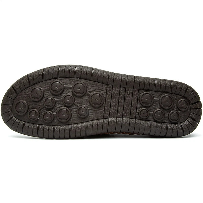 Mens leather shoes are casual and comfortable with a sliding buckle soft cushion. They are lightweight and suitable for mens boat driving 240821