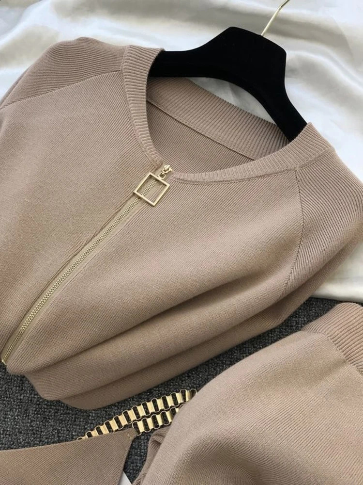 XFPV Autumn Knitted Sweater Suit Casual Temperament Chain Vest Knitted Jacket Elastic Pants Three-piece Sets SM867 240820