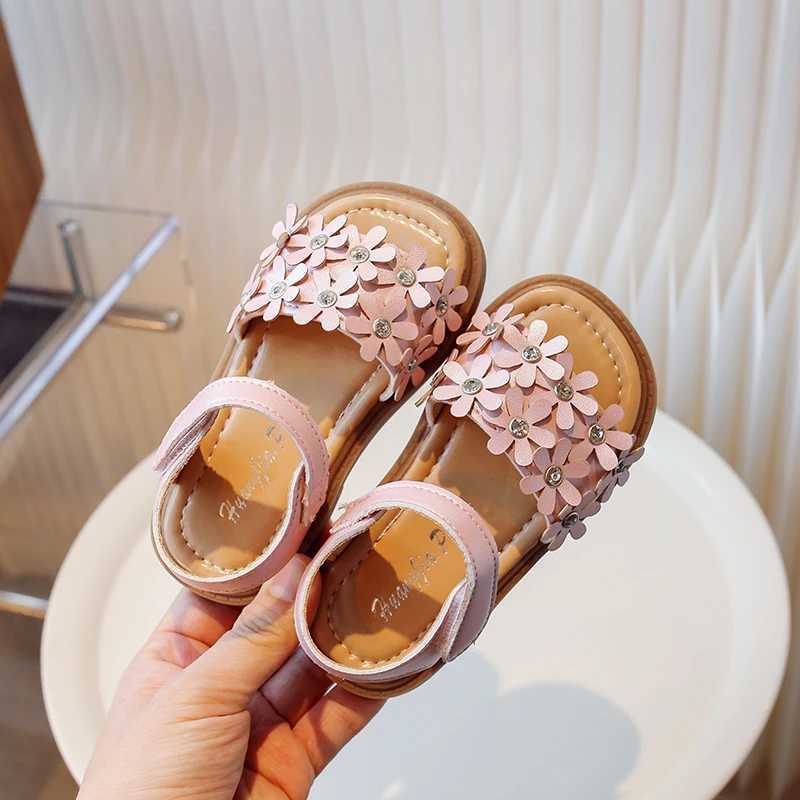 Childrens shoes girls soft soled casual shoes fashionable princess shoes new water diamond beach shoes bow shaped sandals for girls W240821