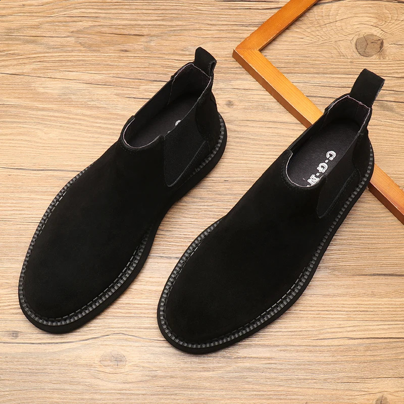 Mens Chelsea boots top of the line shoes sneakers matte cowhide platform shoes round workwear 240821