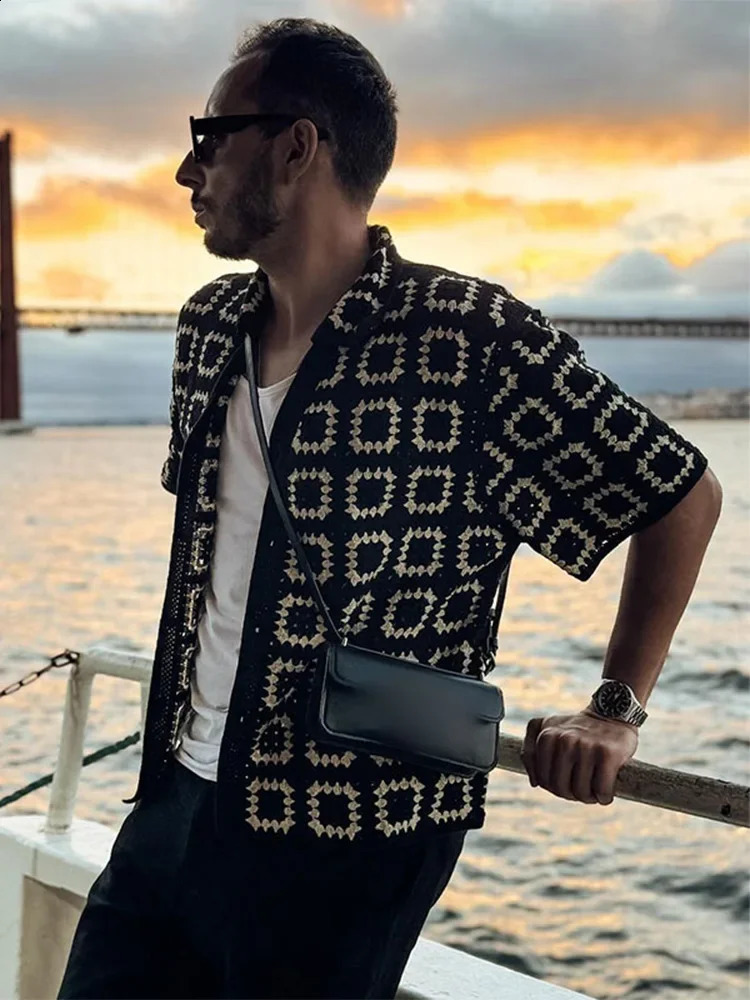 Mans Fashion Knitted Short-sleeved Sweater Lapel Printed Breathable Slimming Thin Coats Summer Male Casual Cardigan 240821