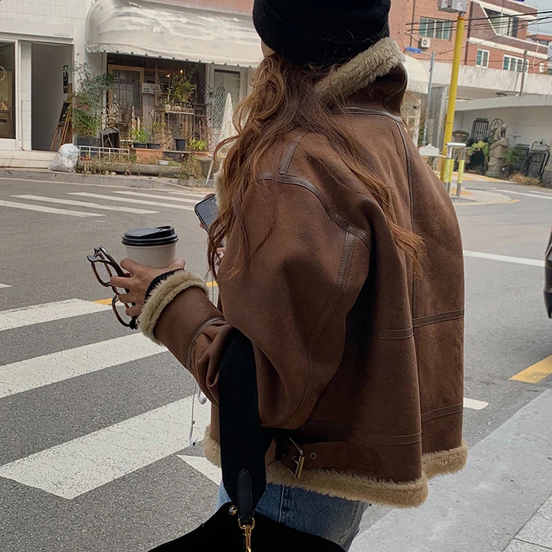 Vintage Jacket Sheepskin Coat Deerskin Brown Jacket WomenS Winter Fur Comprehensive Motorcycle Suit WomenS Loose Stre 240820