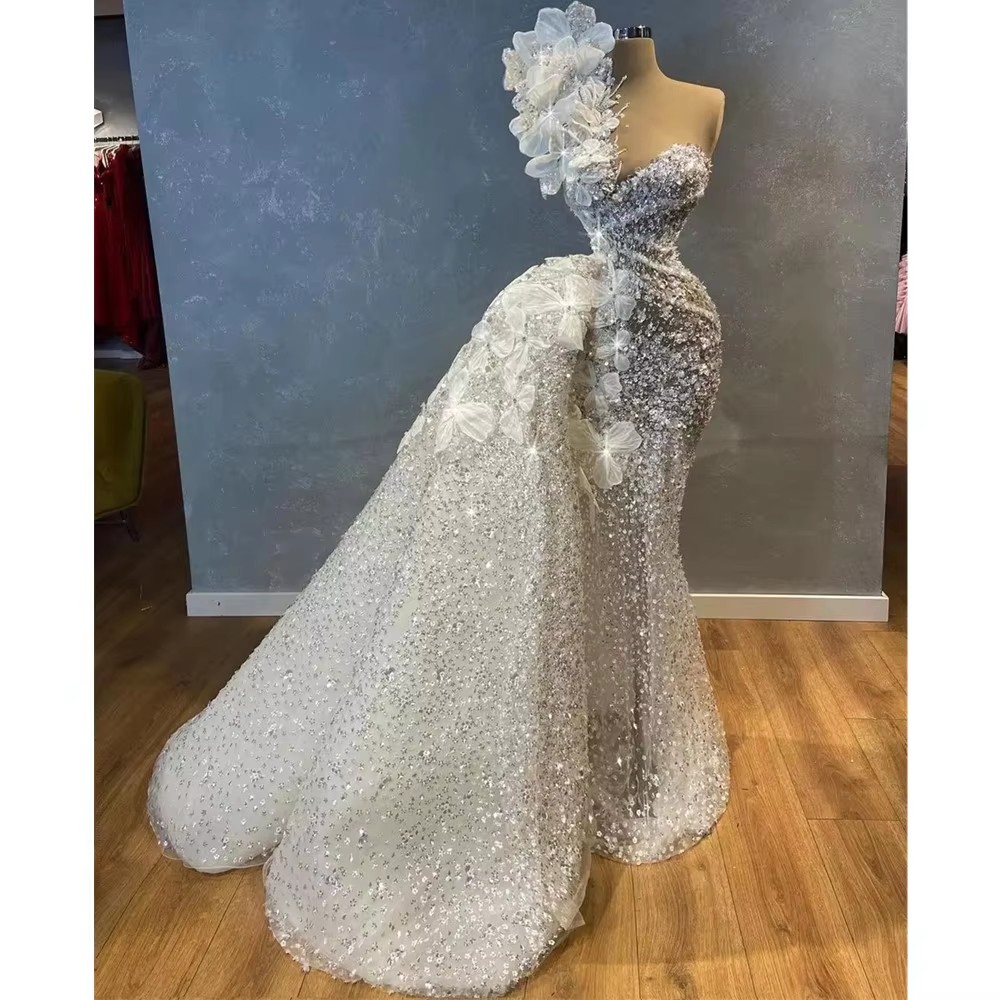 Luxury Arabic Plus Size Wedding Dresses Sheer Sleeveless Beading Brdial Gowns Illusion One Shoulder Custom Made Robes de Mariage Formal Brides Wears