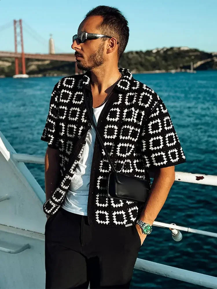 Mans Fashion Knitted Short-sleeved Sweater Lapel Printed Breathable Slimming Thin Coats Summer Male Casual Cardigan 240821