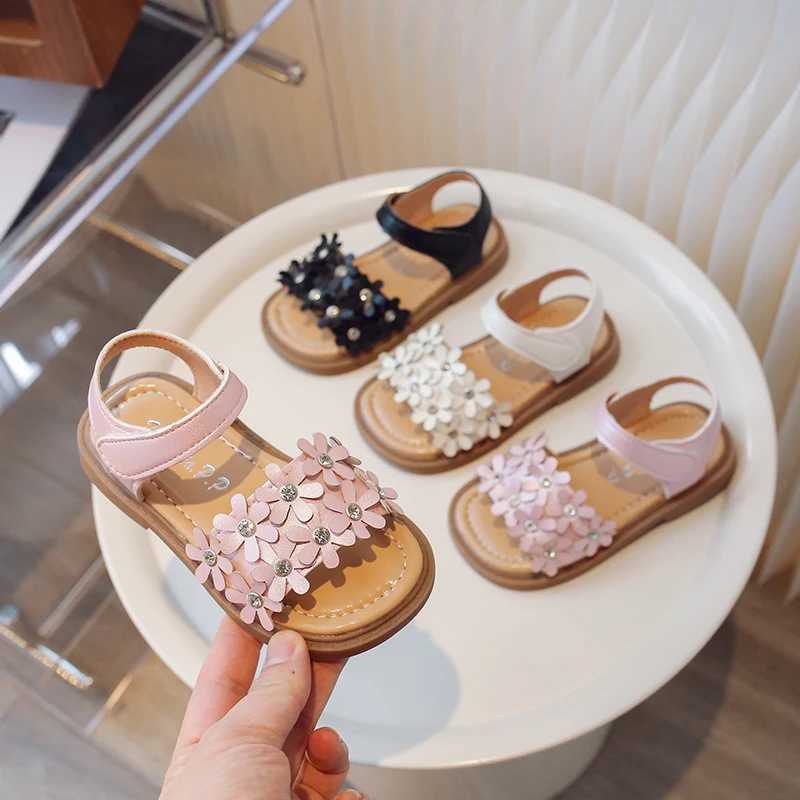 Childrens shoes girls soft soled casual shoes fashionable princess shoes new water diamond beach shoes bow shaped sandals for girls W240821