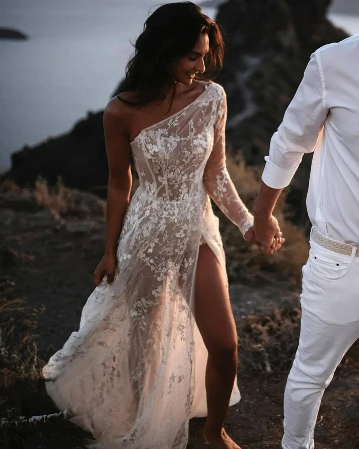 Sexy Boho A Line Beach Wedding Dresses Spaghetti Strap Glitter Summer Bridal Gown With Slit Lace Appliques Civil Mariage 02