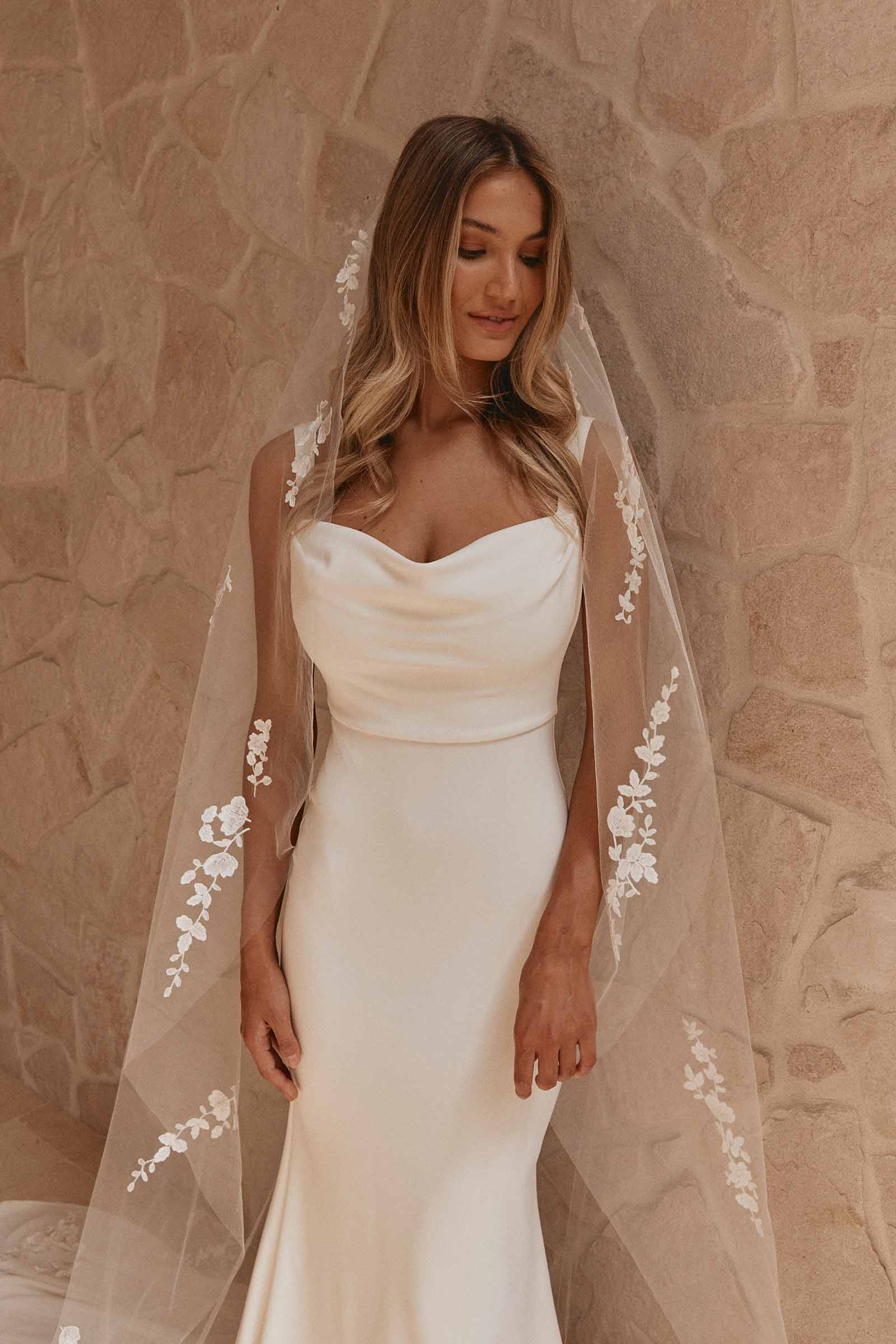 Gorgeous Mermaid Floral Lace Appliques Wedding Dresses with Detachable Train Off the Shoulder Castle Wedding Gowns 02