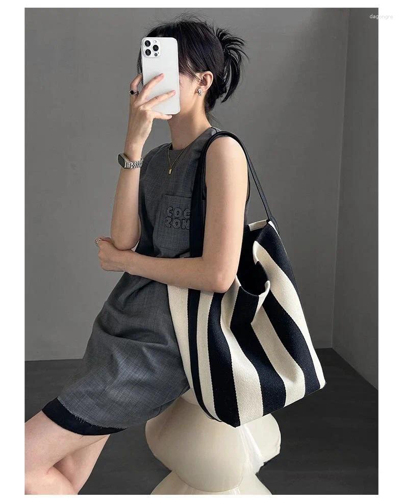 Totes 2024 Korean Style Ins Niche Striped Canvas Bag High Quality Large Capacity Tote Couples Simple Shoulder Bucket