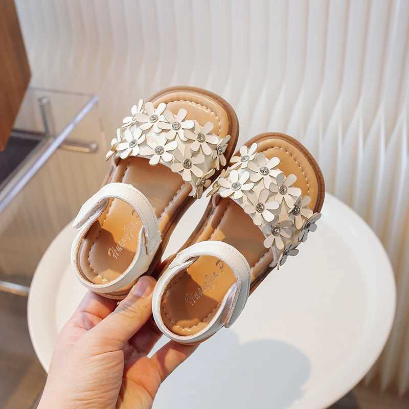 Childrens shoes girls soft soled casual shoes fashionable princess shoes new water diamond beach shoes bow shaped sandals for girls W240821