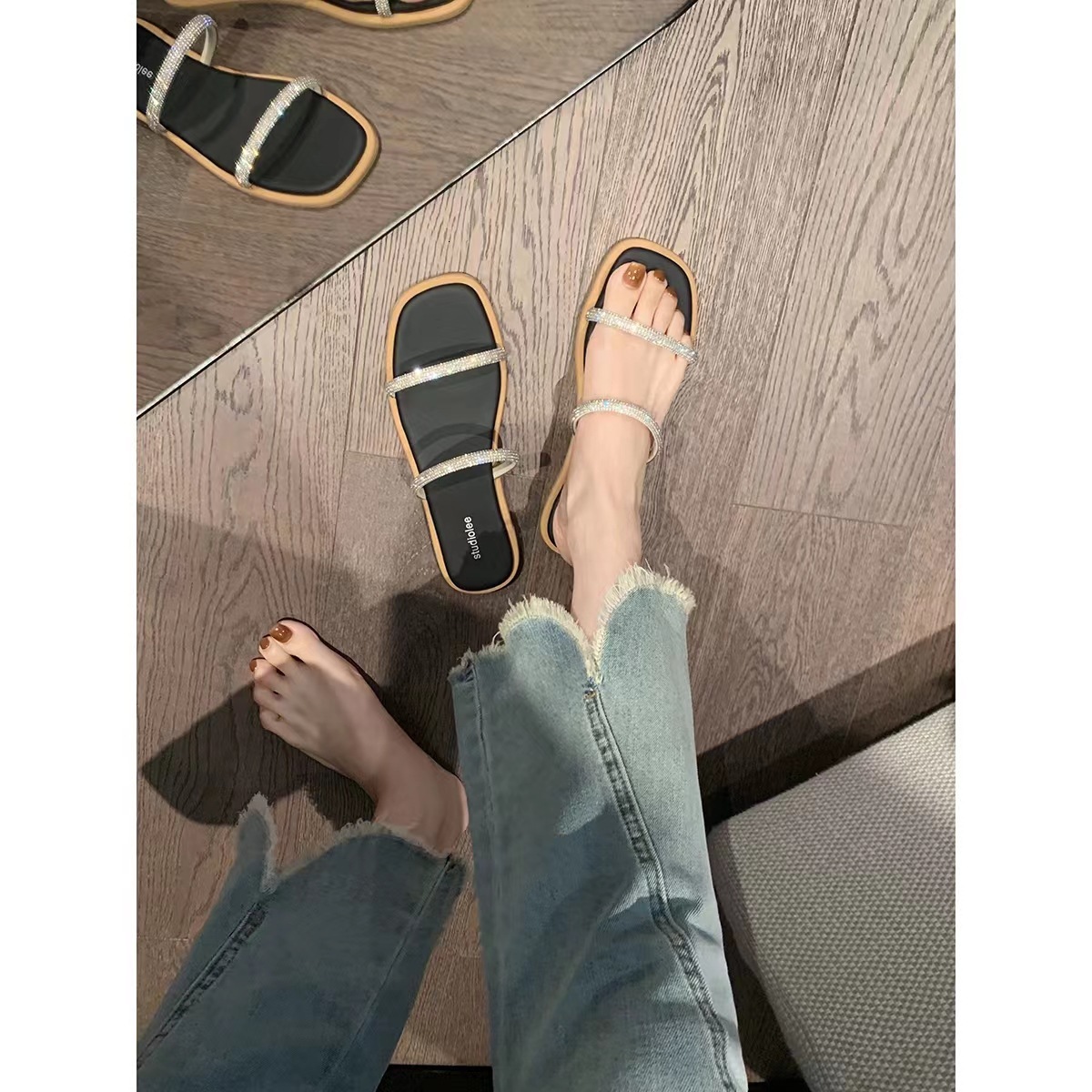 Ddmysports Grape Mama S Same New Square Ead Sparkling Double Straight Line Flat Bottom Soft Padded Slippers For Women Summer Outwear OUTDOOR