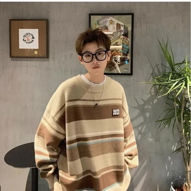 Trendy Hong Kong style loose fitting striped color blocked round neck knitted top for mens autumn oversized retro look sweater 240821