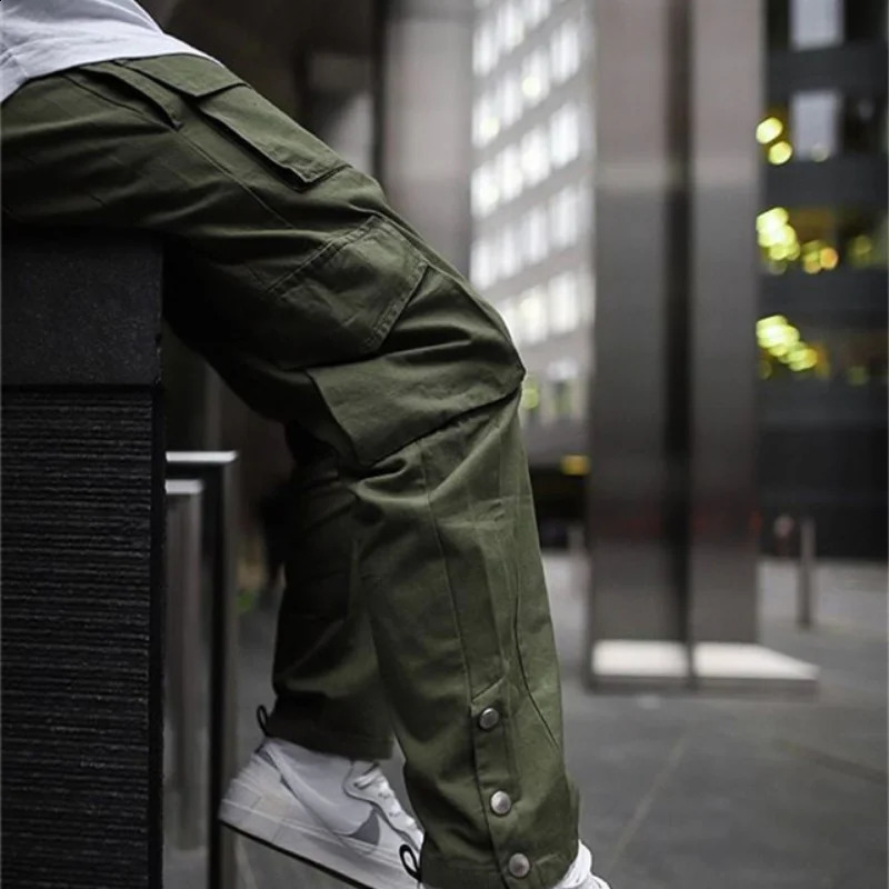 Commodity pants for men in hiphop streetwear jogging fashionable mens multi pocket casual sports 240821