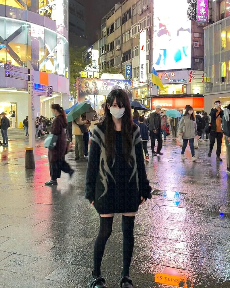 Black Gothic Vintage Ripped Grunge Jumper Streetwear Korean Oversize Hiphop Pullover Women Clothes Harajuku Sweater Y2k Winter 240821