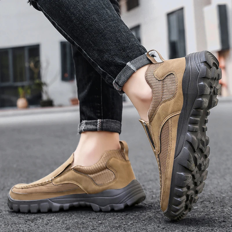 Outdoor mens sports shoes handmade leather casual shoes mens skate boots breathable lightweight flat shoes selling platform 240821