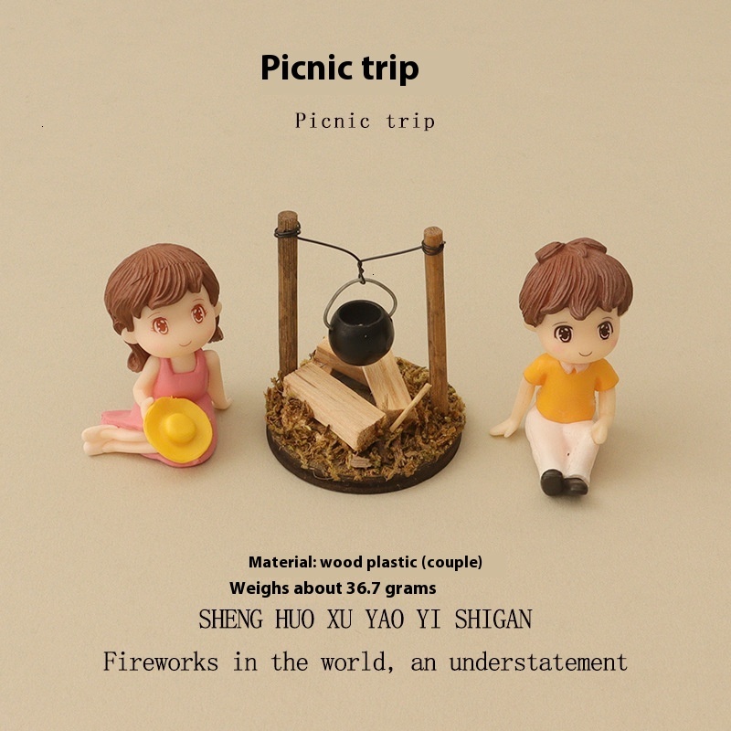 New cartoon creative hanging stove chopping wood, micro couple picnic scene, landscape decoration, baby house, home accessories