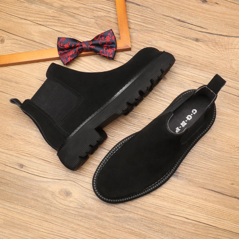 Mens Chelsea boots top of the line shoes sneakers matte cowhide platform shoes round workwear 240821