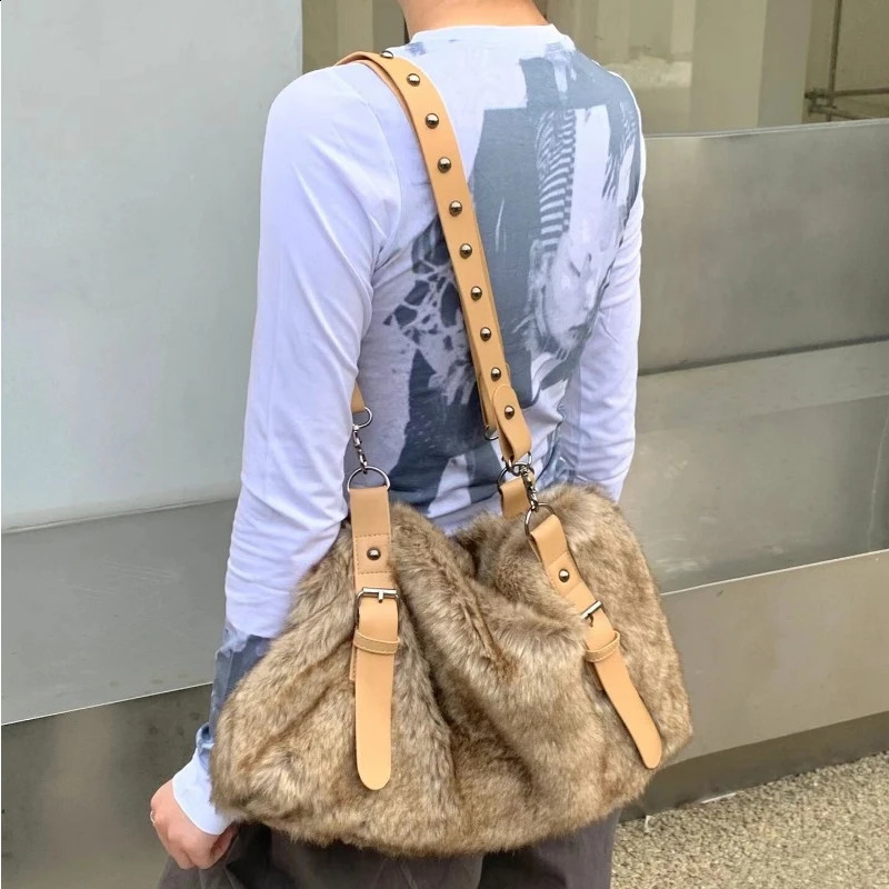 Trendy Elegant Faux Fur Shoulder Underarm Bag Women Fashion Chic Fluffy Handbags High-capacity Vintage Tote Bags Y2k Aesthetic 240820