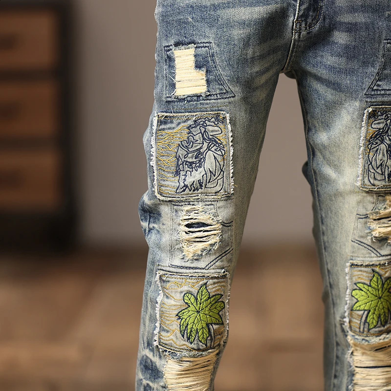 Personality Embroidery Jeans Mens Skinny Tappered Pants Scrape Patch Pu Shuai Ripped Trendy Motorcycle Trousers 240821