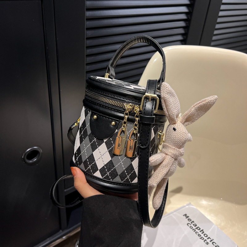 High Quality Fashion Crossbody Handbag Luxury Designer PU Bucket Shoulder Bags Zipper Closure Crossbody Ladies Diamond Grid Purse Saddle Bags