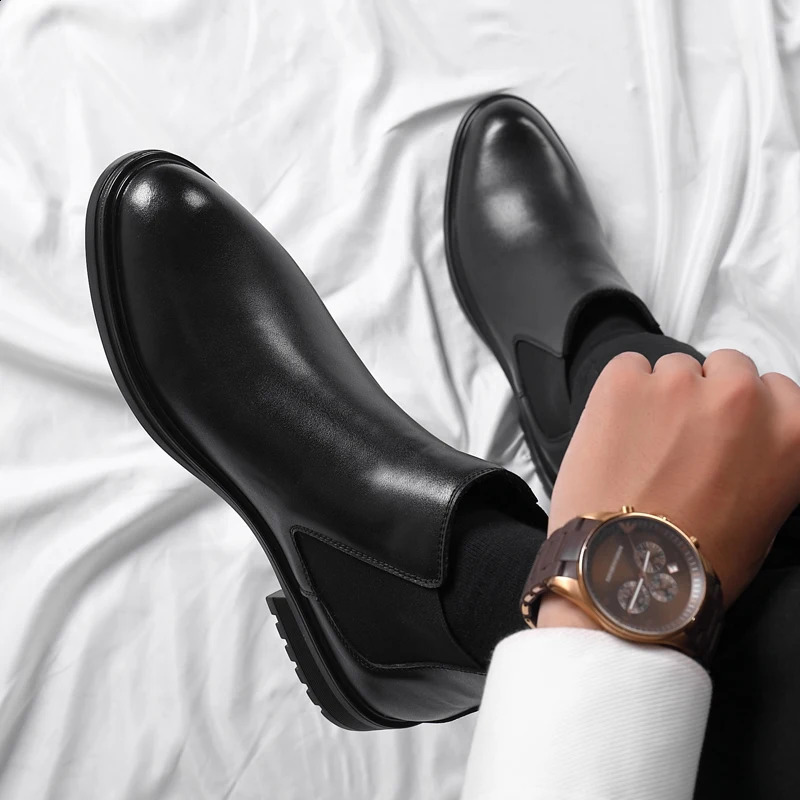 Fashionable Chelsea Mens Ankle Boots Thick soled Leather British Style Street Style Platform Chelsea Boots Slip Off Road Boots 240821