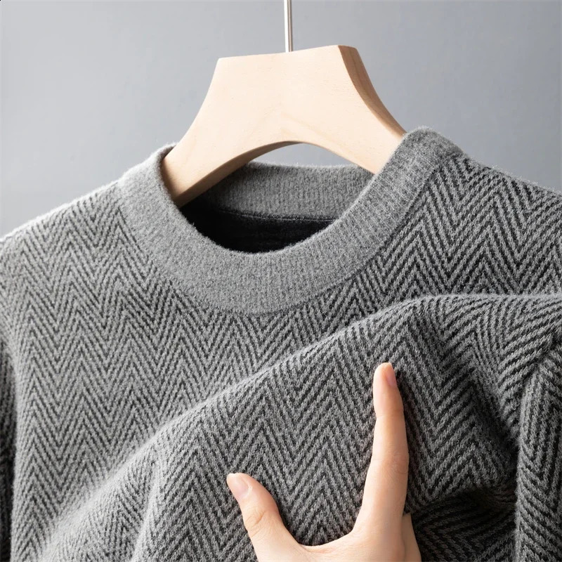 Mens Casual Pullover Fashion Sweater Autumn and Winter Warm Top 240820
