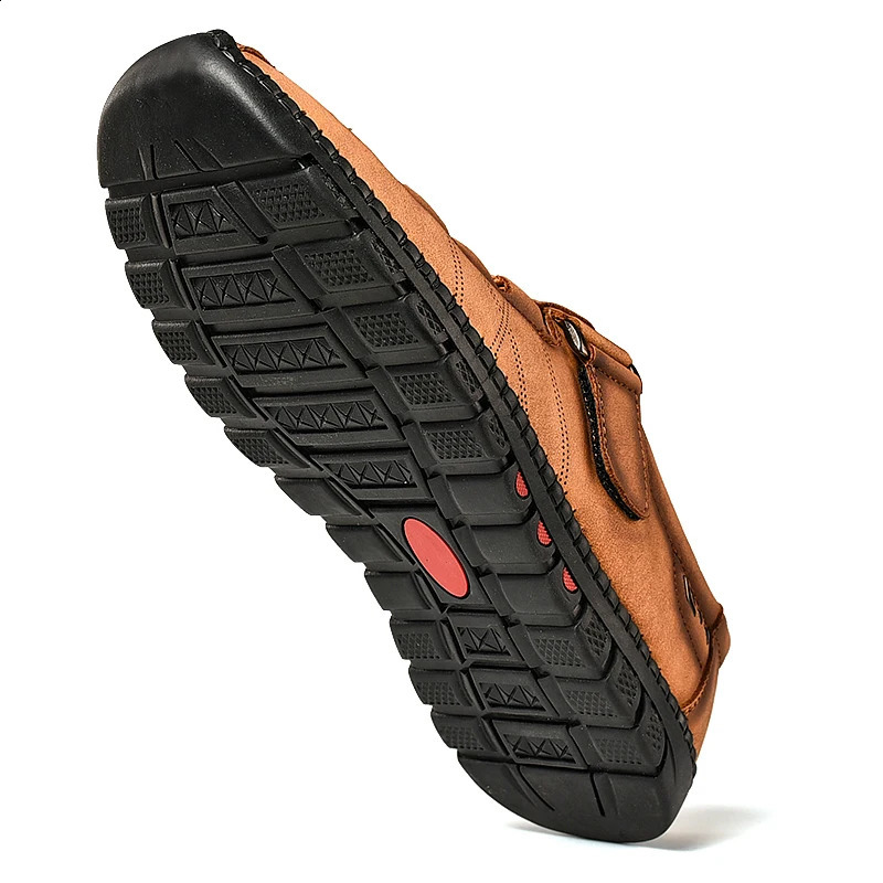 Handmade mens casual shoes fashionable sports shoes genuine leather mens Loafers Moccasins breathable skate shoes adult shoes 240821