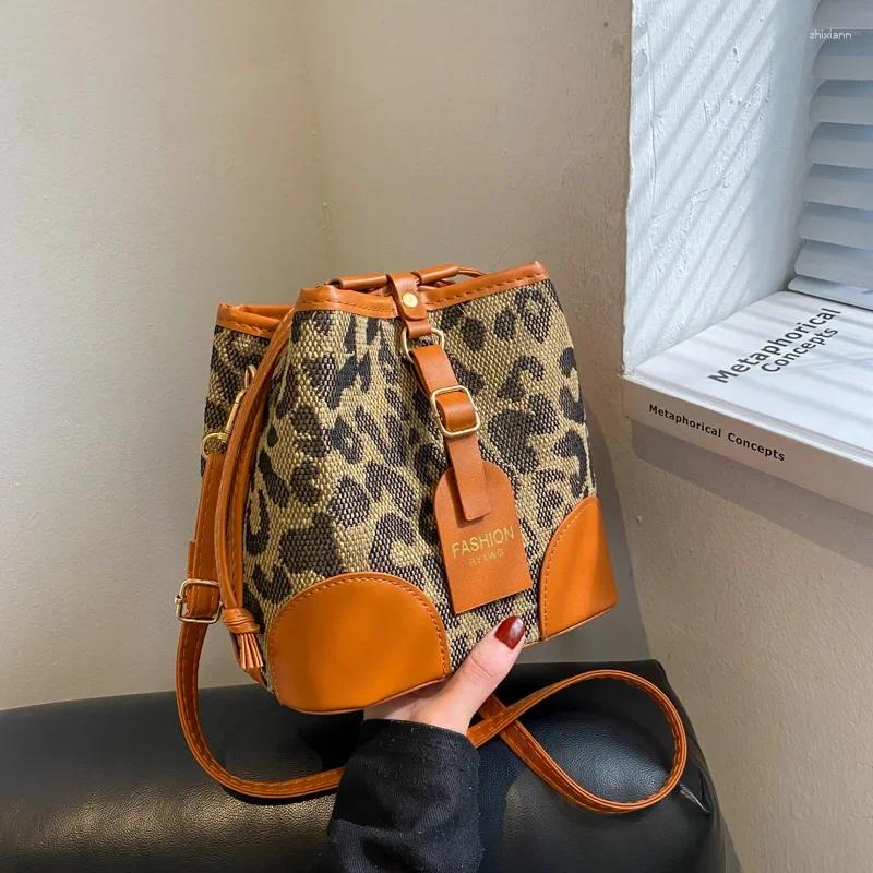 Totes Leopard Small PU Leather Women Bucket Crossbody Bags 2024 Fall Designer Shoulder Bag Ladies Handbag Lady Trend Tote 4 5146c