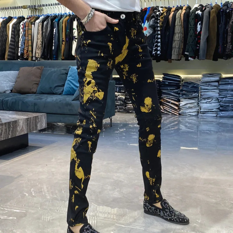 Black Gold Contrast Personalized Graffiti Jeans Slim Elastic Jean Fashion Hip Hop Jean Men Punk Motorcycle Pants Jean Homme 240821