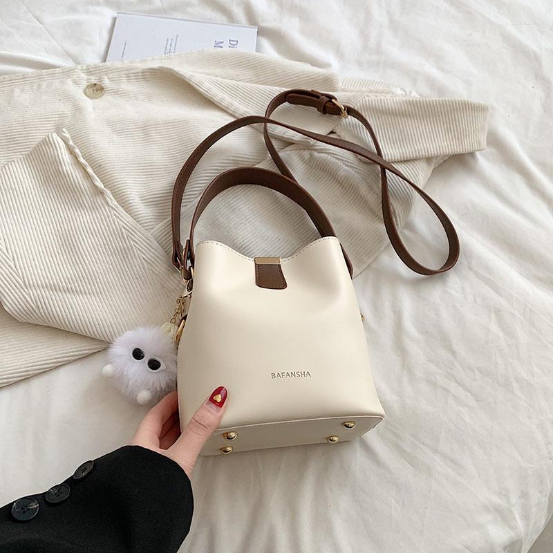 Free Shipping Bag Spring And Summer 2024 Vintage Commuter Bucket Niche Casual Crossbody Shoulder Fashionable Small For Women Designer Bag Luxury Bag T