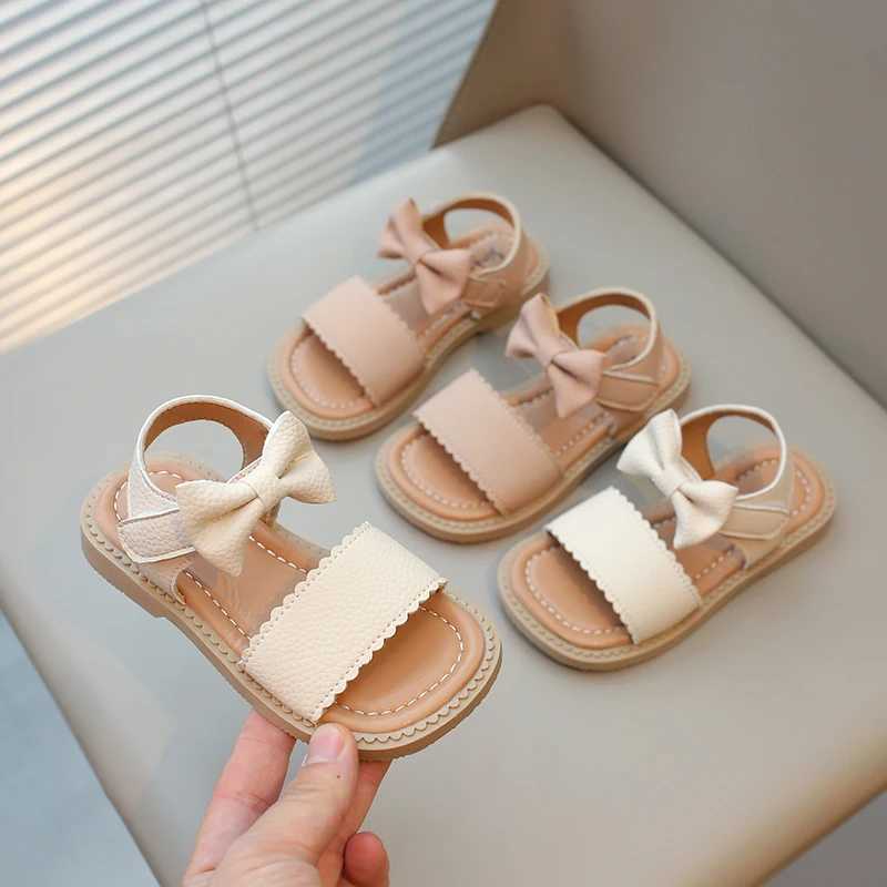 Baby Girl Summer Solid Color Bow Princess Square Head Childrens Beach Leisure Comfortable Sandals Childrens Elegant Student Flat Bottom W240821