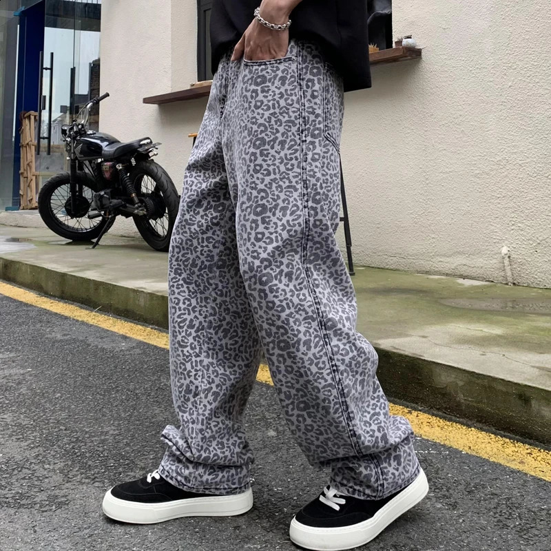 est Leopard Printed Jeans For Men Casual Straight Long Pants Light Washed Baggy Trousers Male 240821