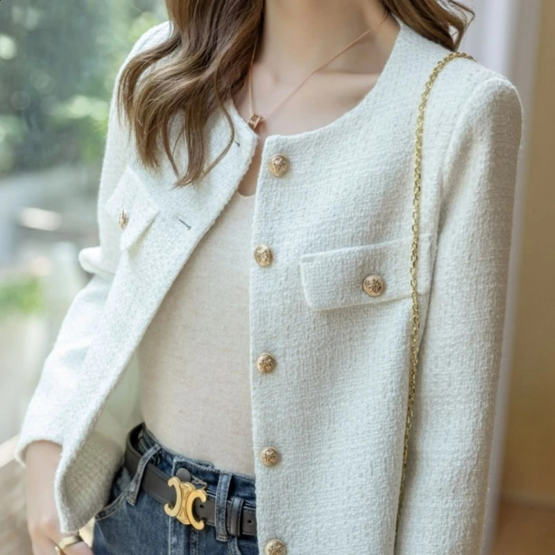 Spring and Autumn Korean Coats Women Jacket French Wool Tweed Coat Fashion High-end Gold Button Short Slim Temperament 240821CJ